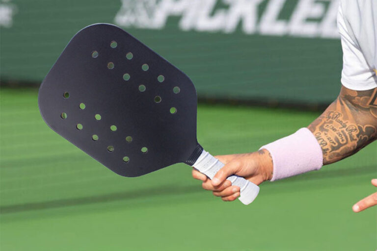 How to Hold a Pickleball Paddle